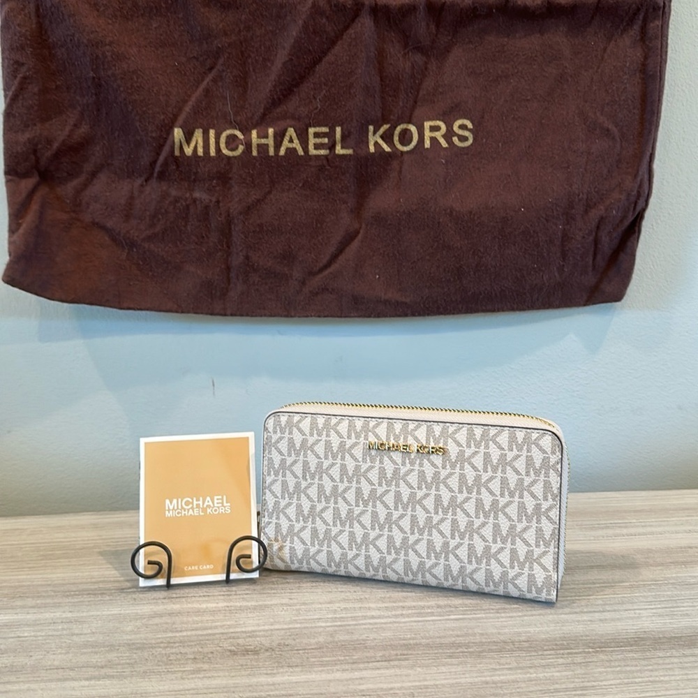 Michael by Michael Kors Jet Set Large Logo Print Smart Phone Wristlet Cream